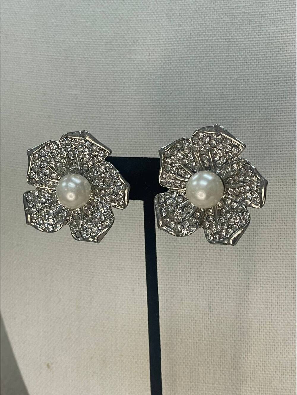 Large Vintage rhinestone Pearl flower clip earrings